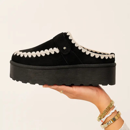 Mules femme noires à semelle épaisse avec doublure chaude et détails bohème